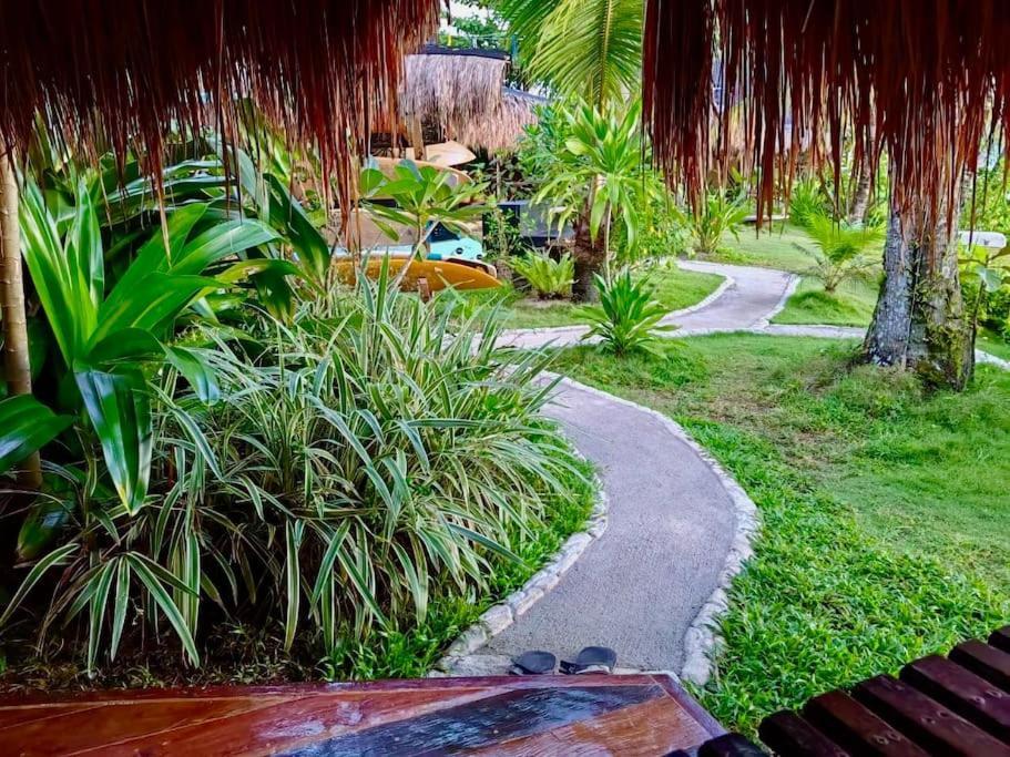 Shakabrah'S Beachfront Kubo General Luna  Dış mekan fotoğraf